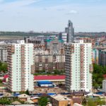 Разница в цене между первичным и вторичным рынком еще выросла .